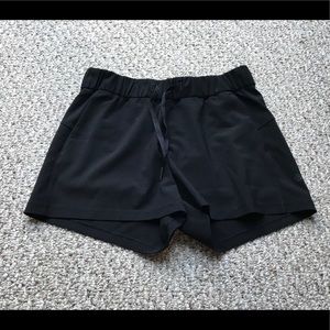 COPY - Lululemon on the fly shorts sz 6